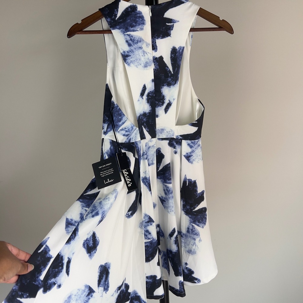 Lulus NWT Seeing Chic Blue White Floral Skater Dress V Neck Cutout Back Size S - Picture 2 of 12